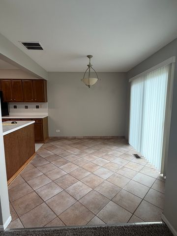 902 Sturnbridge Court, Schaumburg, IL 60173
