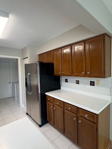 902 Sturnbridge Court, Schaumburg, IL 60173