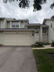 902 Sturnbridge Court, Schaumburg, IL 60173