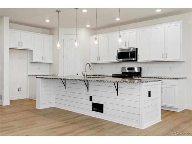 205 Green Valley Cir, Castle Pines, CO 80108