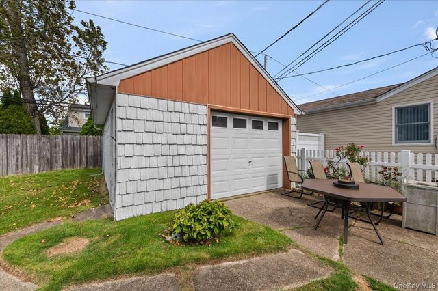 41 Cornell Lane, Hicksville, NY 11801