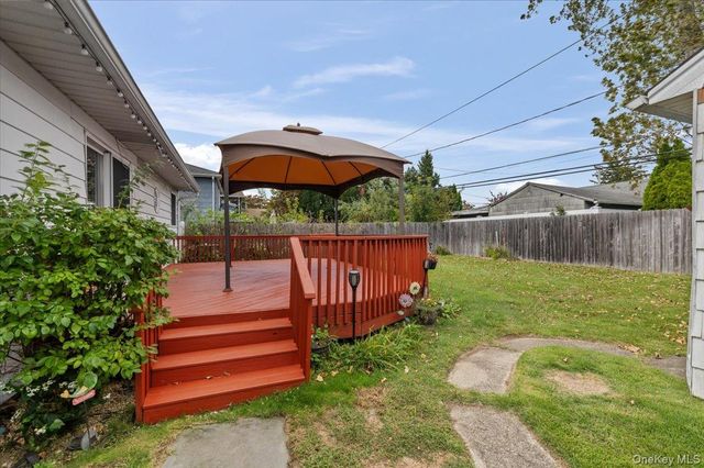 41 Cornell Lane, Hicksville, NY 11801