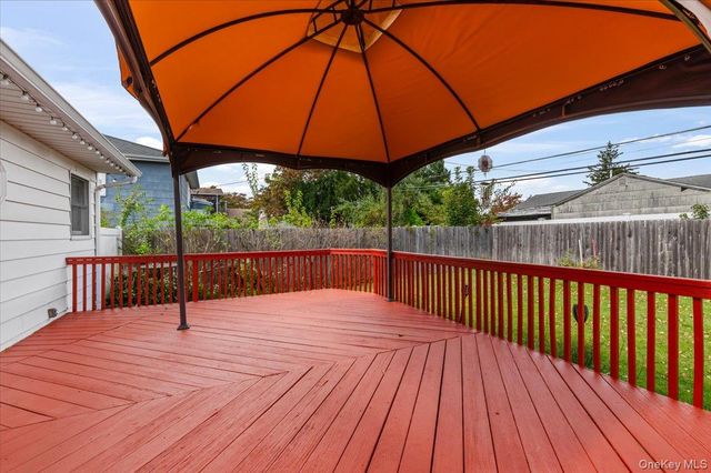 41 Cornell Lane, Hicksville, NY 11801