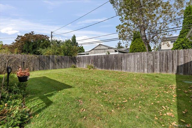 41 Cornell Lane, Hicksville, NY 11801