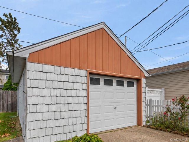 41 Cornell Lane, Hicksville, NY 11801