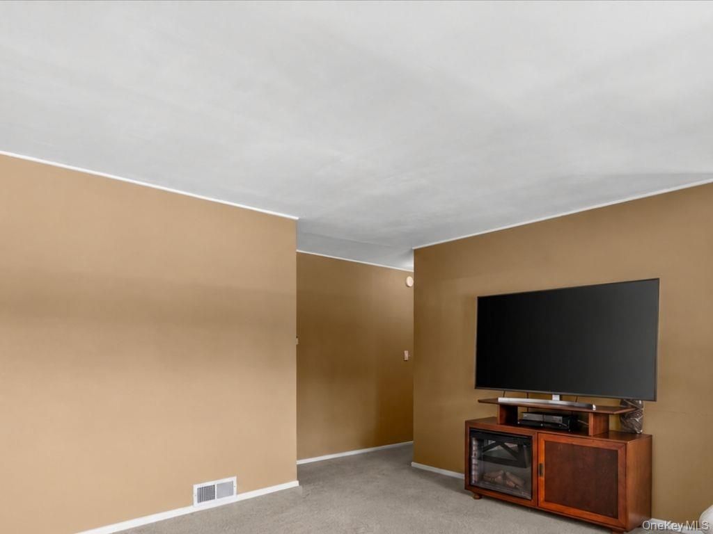 41 Cornell Lane, Hicksville, NY 11801 — photo 5