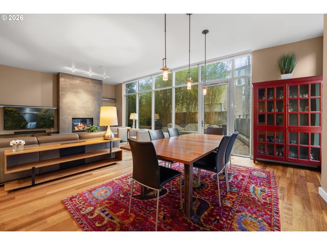 949 Nw OVERTON St 301, Portland, OR 97209