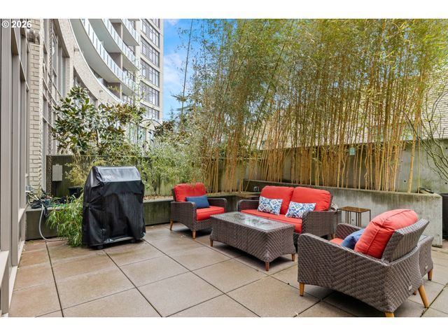 949 Nw OVERTON St 301, Portland, OR 97209