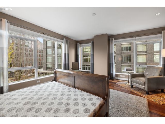 949 Nw OVERTON St 301, Portland, OR 97209