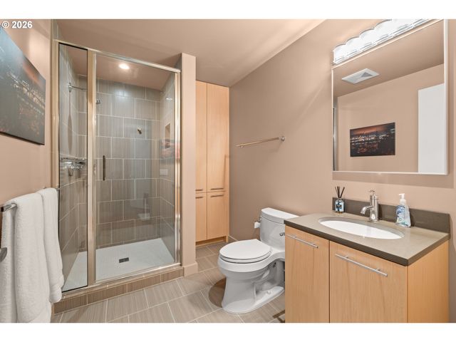 949 Nw OVERTON St 301, Portland, OR 97209