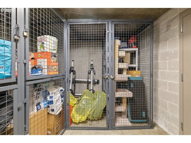 949 Nw OVERTON St 301, Portland, OR 97209