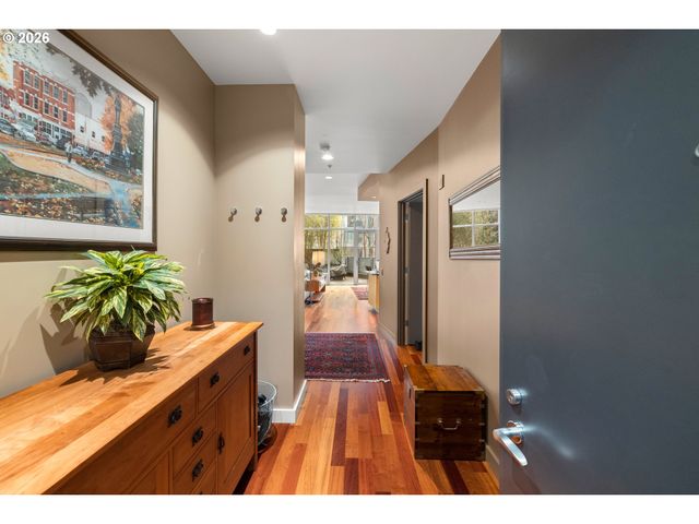 949 Nw OVERTON St 301, Portland, OR 97209