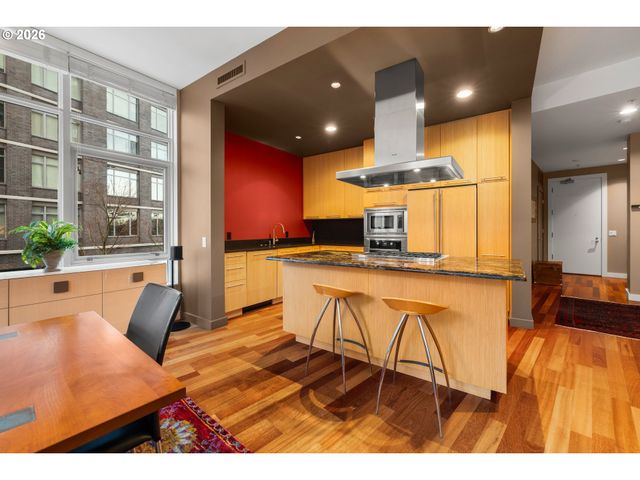 949 Nw OVERTON St 301, Portland, OR 97209