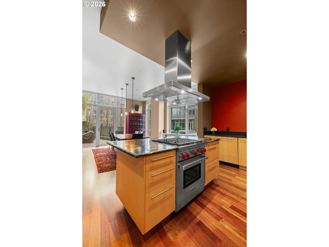 949 Nw OVERTON St 301, Portland, OR 97209