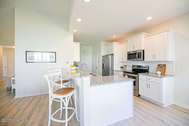 205 S Bandwheel Way, Hampstead, NC 28443