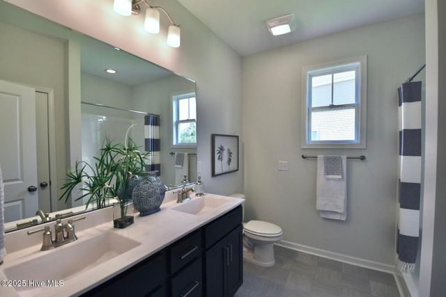 205 S Bandwheel Way, Hampstead, NC 28443