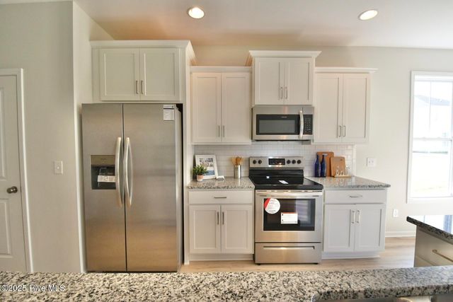 205 S Bandwheel Way, Hampstead, NC 28443