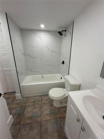 4801 NW 7th Street 60816, Miami, FL 33126