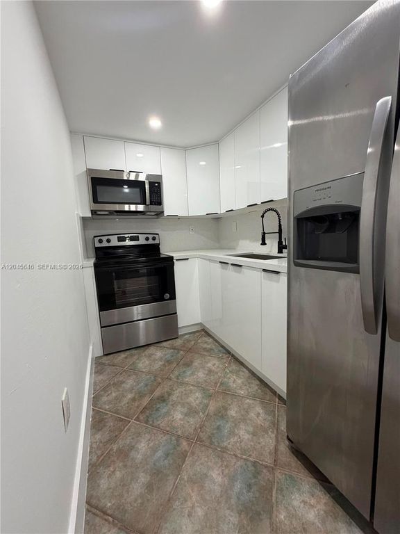 4801 NW 7th Street 60816, Miami, FL 33126