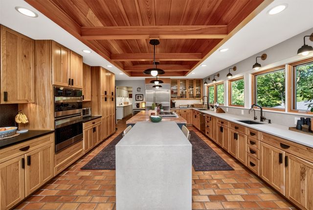 5154 Lower Beaver Road, Des Moines, IA 50310