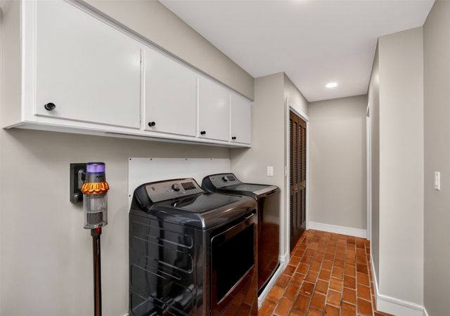 5154 Lower Beaver Road, Des Moines, IA 50310