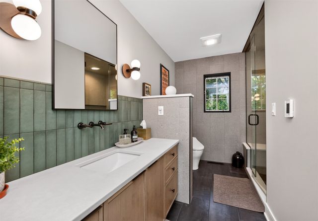 5154 Lower Beaver Road, Des Moines, IA 50310