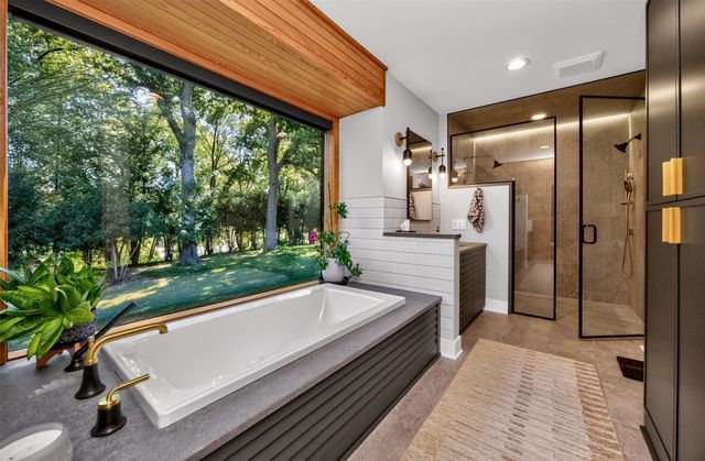 5154 Lower Beaver Road, Des Moines, IA 50310