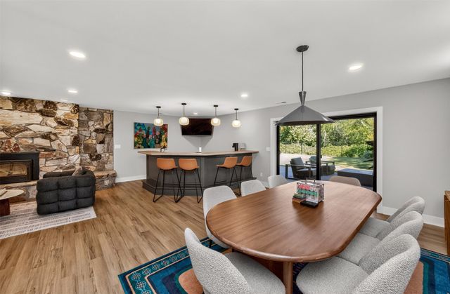 5154 Lower Beaver Road, Des Moines, IA 50310