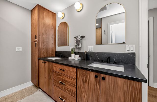 5154 Lower Beaver Road, Des Moines, IA 50310