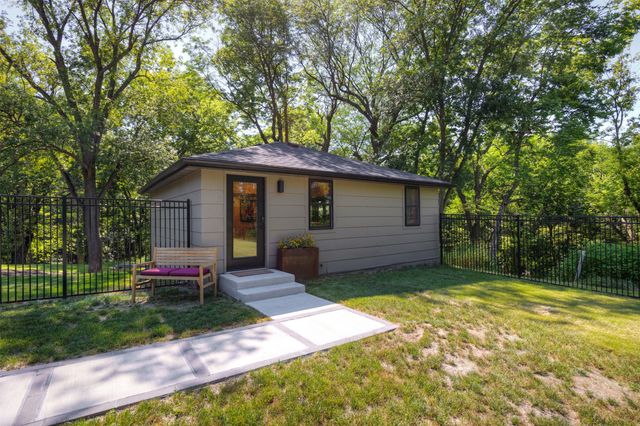 5154 Lower Beaver Road, Des Moines, IA 50310