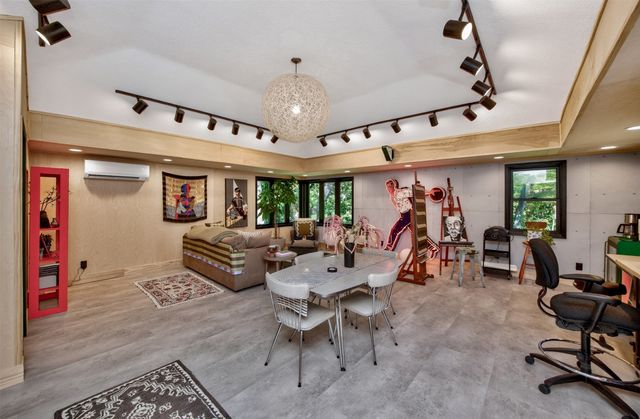 5154 Lower Beaver Road, Des Moines, IA 50310