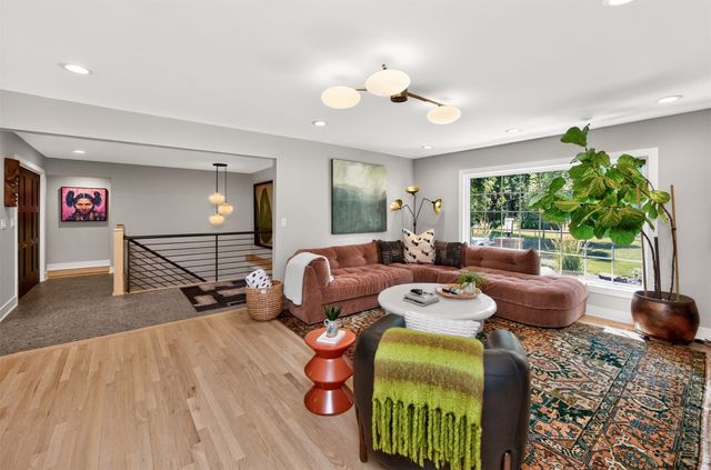 5154 Lower Beaver Road, Des Moines, IA 50310