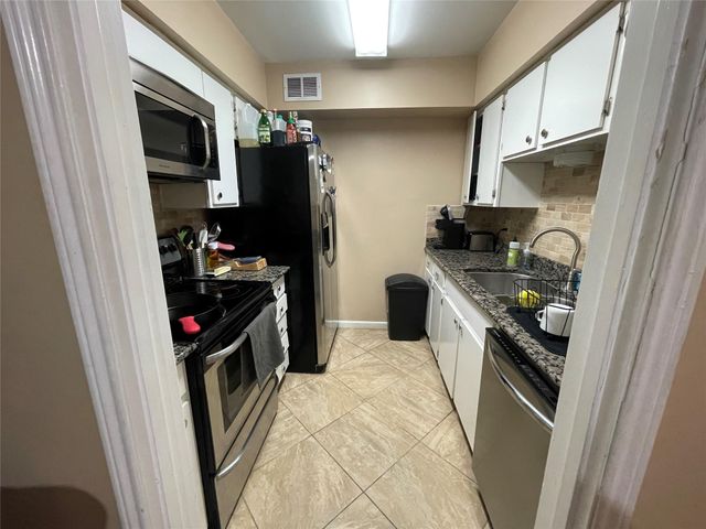 4643 Wild Indigo Street 399, Houston, TX 77027