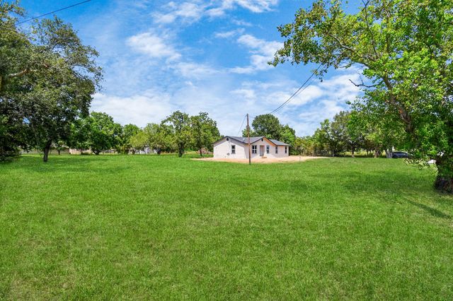 1030 San Felipe Road, Sealy, TX 77474