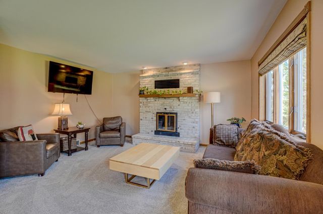 922 Ridge Pass, Hudson, WI 54016