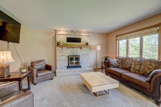 922 Ridge Pass, Hudson, WI 54016