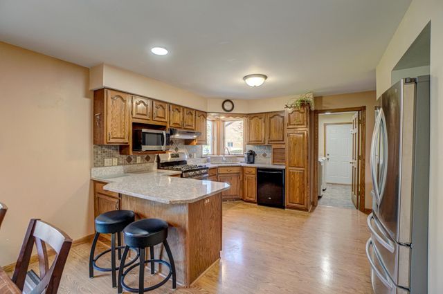 922 Ridge Pass, Hudson, WI 54016