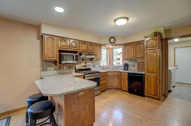 922 Ridge Pass, Hudson, WI 54016