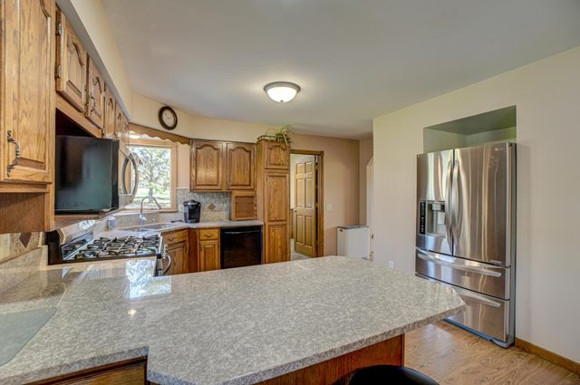 922 Ridge Pass, Hudson, WI 54016