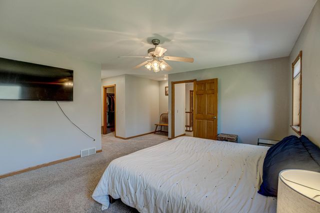 922 Ridge Pass, Hudson, WI 54016
