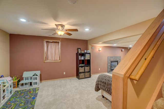 922 Ridge Pass, Hudson, WI 54016