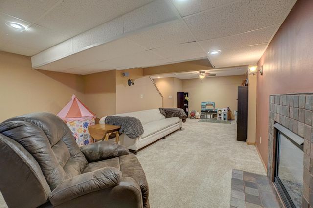 922 Ridge Pass, Hudson, WI 54016