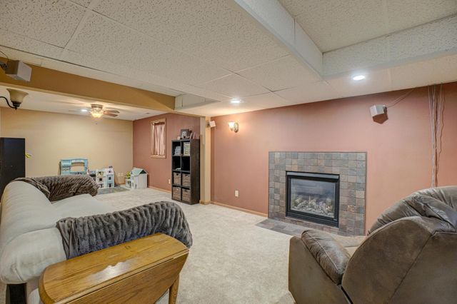 922 Ridge Pass, Hudson, WI 54016