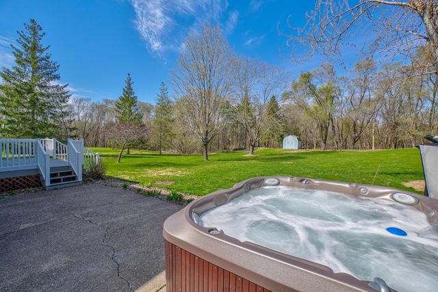 922 Ridge Pass, Hudson, WI 54016