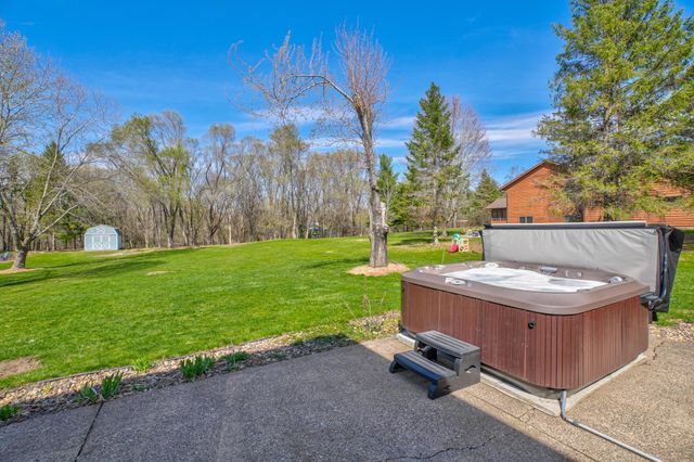 922 Ridge Pass, Hudson, WI 54016
