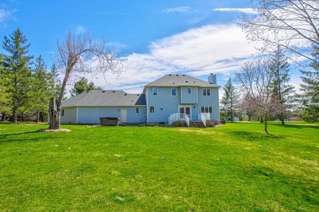 922 Ridge Pass, Hudson, WI 54016