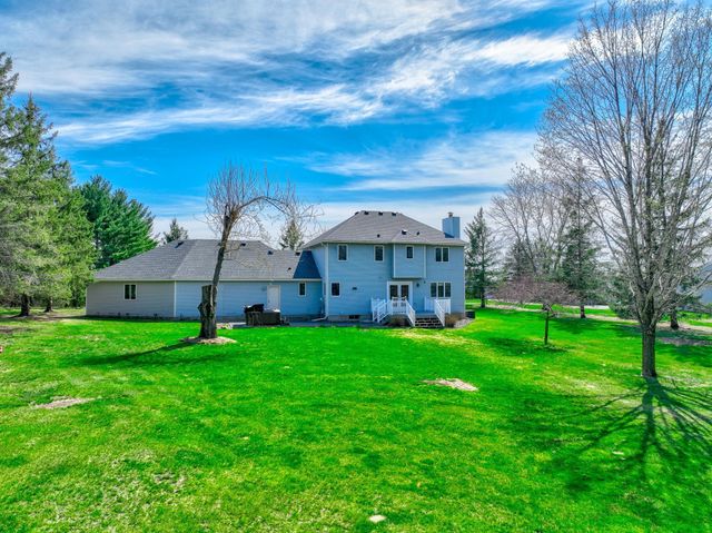 922 Ridge Pass, Hudson, WI 54016
