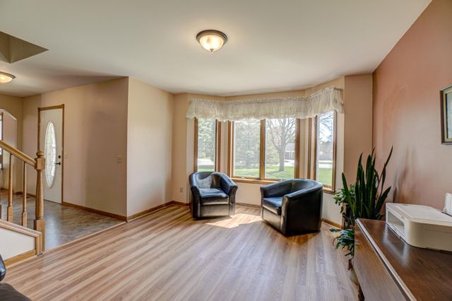 922 Ridge Pass, Hudson, WI 54016