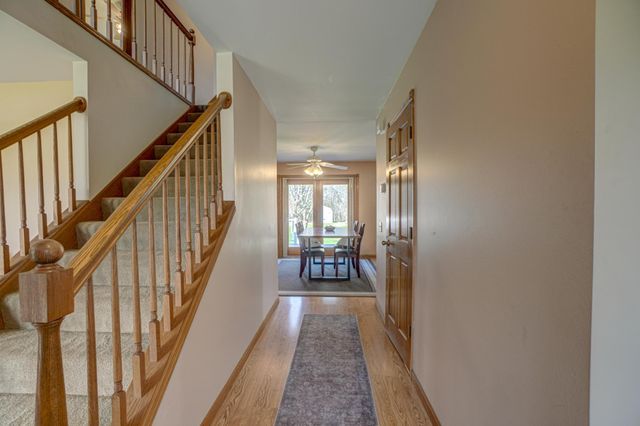 922 Ridge Pass, Hudson, WI 54016