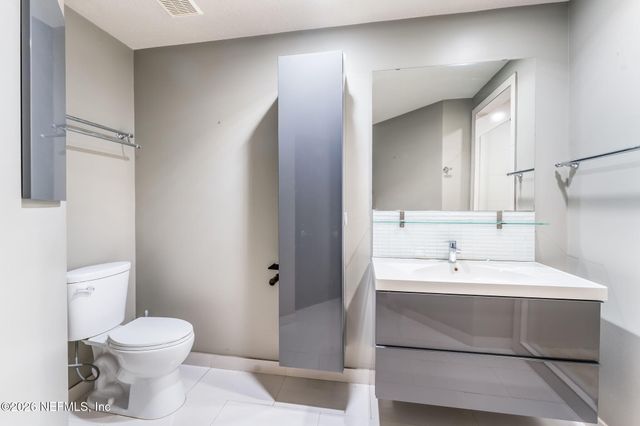 1800 THE GREENS Way 609, Jacksonville Beach, FL 32250